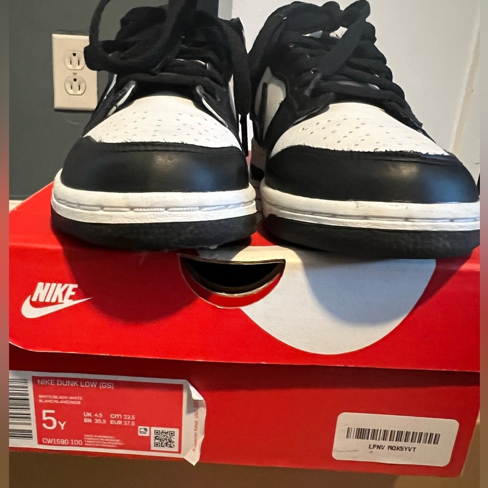 Nike Dunks “Pandas” - Picture 3 of 4